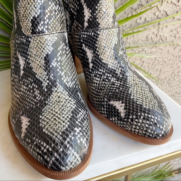 MADEWELL NWOT Taupe Brown Snake Snakeskin Leather Ankle Boots Booties Sz 7 - Picture 14 of 16